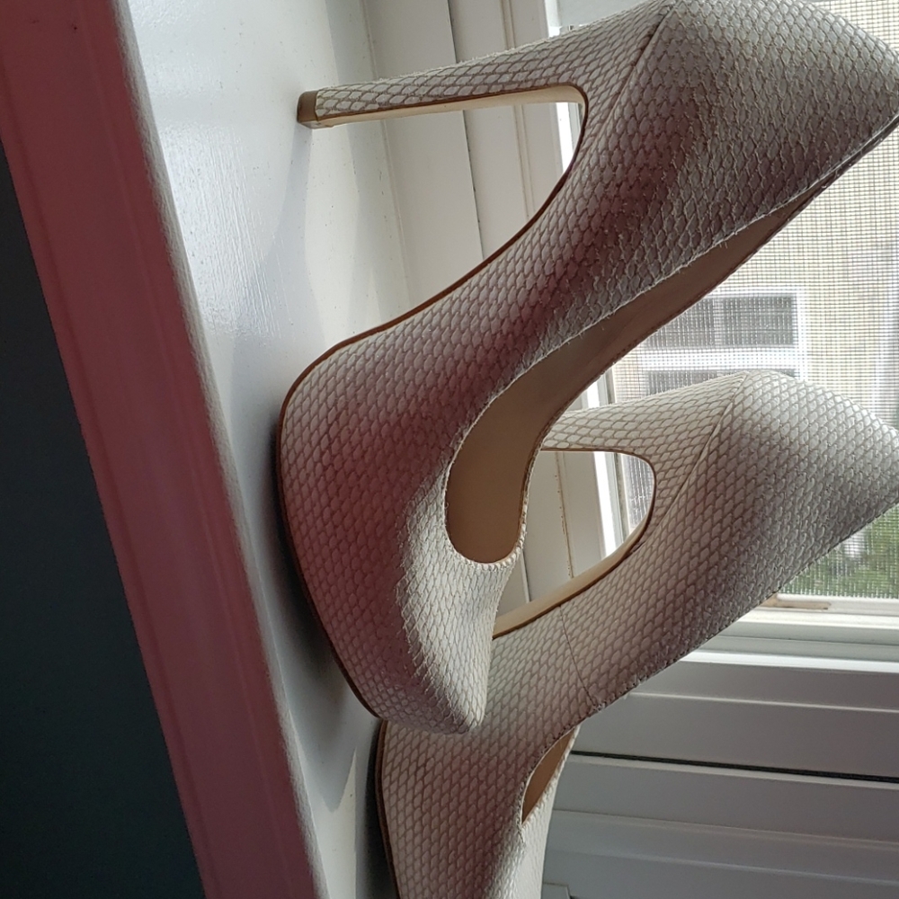 Bcbg generation white textured heels
